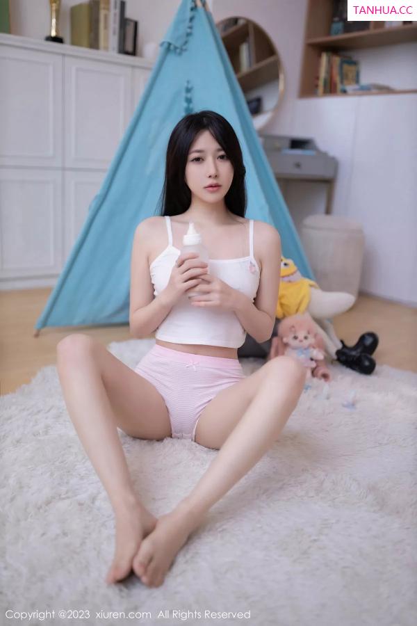 鱼子酱fish  [XiuRen]高清写真图 2023.12.01 No.7752 鱼子酱Fish 甜美美腿第20张图片